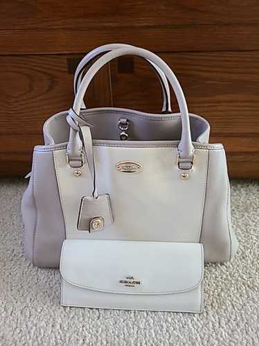 【COACH】3月数限定★お洒落な型押しレザー♪SMALL MARGOT★白 COACH】3月数限定☆お洒落な型押しレザー♪SMALL MARGOT☆白