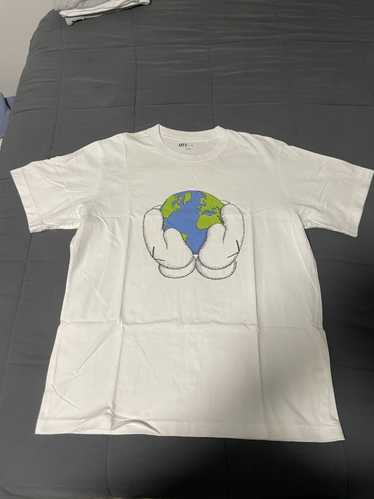 Kaws × Uniqlo Kaws X Uniqlo World Tee