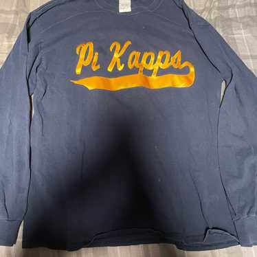 vintage pi kappa sweater in a size L