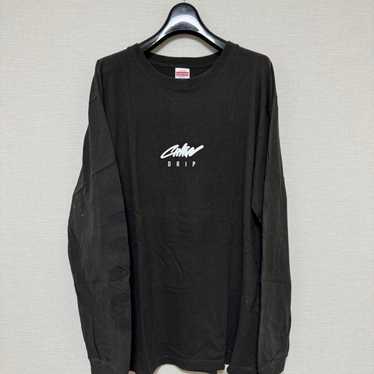 Long-sleeve black T-shirt.