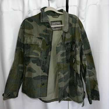Levi's Camo Print Quilted Shirt Style Full Zip & Snap Front
