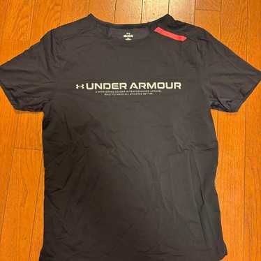 UNDER ARMOUR Black T-shirt