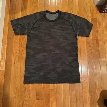 Lululemon t shirt