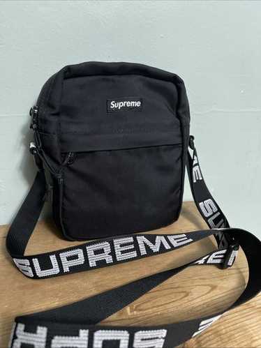 値下げしました❗️ Supreme メッセンジャーバッグ 黒 CORDURA Supreme メッセンジャーバッグ ブラック CORDURAΩ
