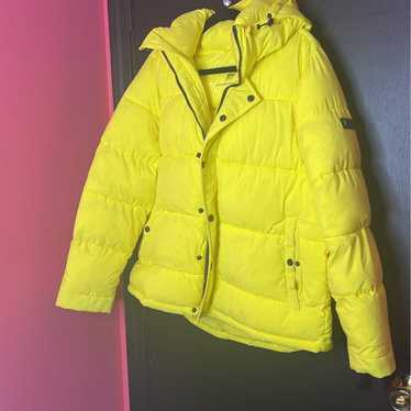 bcbgmaxazria NEON YELLOW WOMANS PUFFER JACKET SIZE