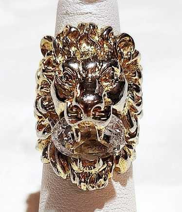 【GUCCI】Lion Head l Wide Ring Gold Gucci Lion Head Ring in Yellow Gold with Diamonds and