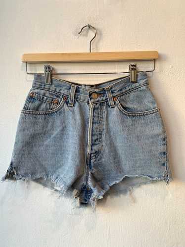 90’s Levi’s Cut Off Shorts 23”