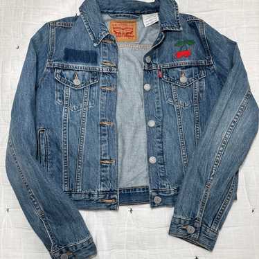 Women Levi’s Jean jacket