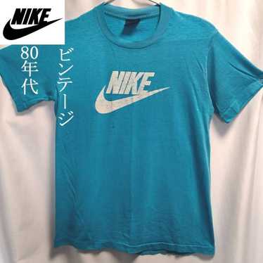 Vintage navy Nike t-shirt from the 1980s.