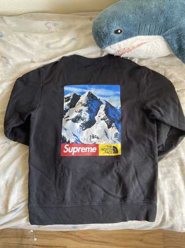 Supreme × The North Face Supreme x The North Face 