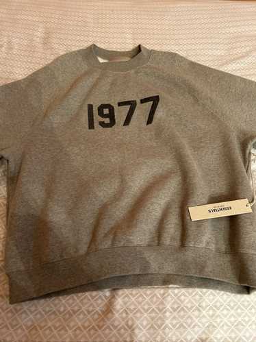 DHgate.com:1977 Essential Hoodie Crewneck Sweatshirt for Men