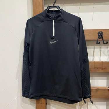 NIKE Dri-FIT Long Sleeve