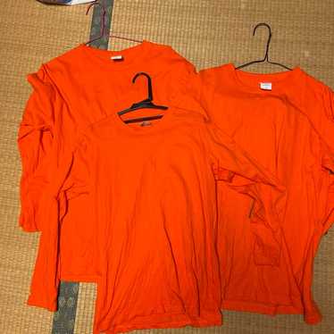 Orange long-sleeve t-shirt set of 3 pieces.