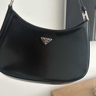 Leather shoulder bag