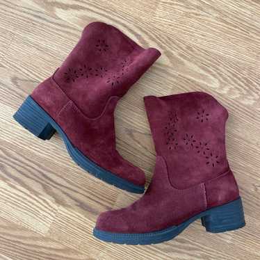 Maroon Boho Western Chunky Heeled Boots Brand: Mar