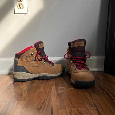 Columbia hiking boots