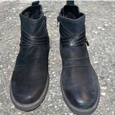 EARTH LAUREL BLACK BOOTS