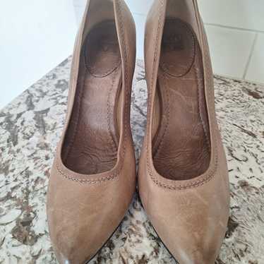 FRYE Tan Leather heel shoes size 10M