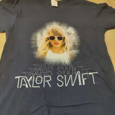 Taylor Swift 1989 tour T-shirt Size Small