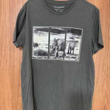 BANANA REPUBLIC Elephant Graphic T-Shirt Size M