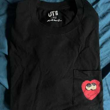 Uniqlo x Kaws Heart Tee shirt medium (american sma