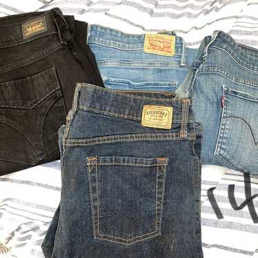 4 pairs of womens Levis