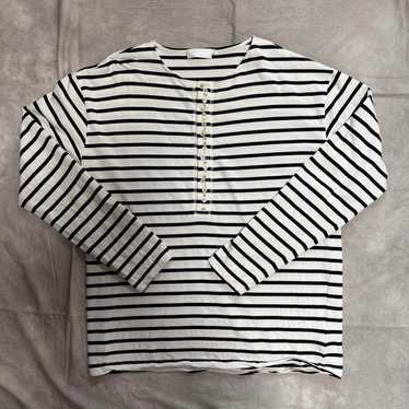 Black and white striped long-sleeve cut-and-sew to