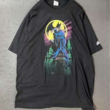 【Like New!!】Batman Graphitti Batman T-Shirt