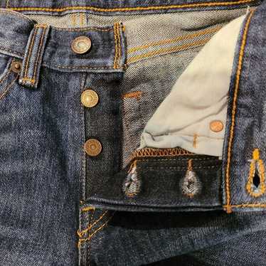 vintage women Levi's blue jeans