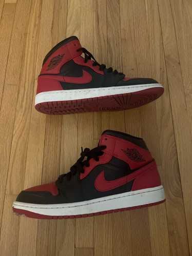 Jordan Brand × Nike Jordan 1 Mid Banned Black/Red