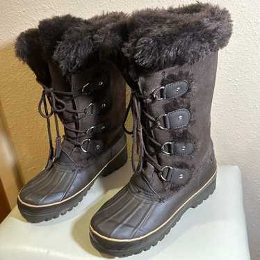 Khombu snow boots size 8