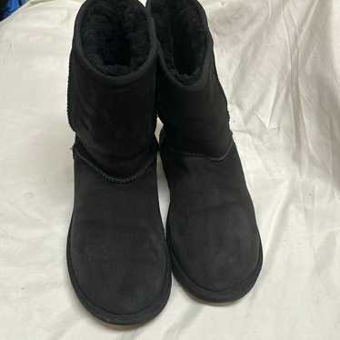 Women black classic Ugg Boots .