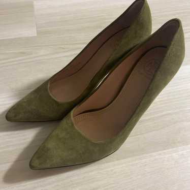 TORY BURCH Olive Green Pumps