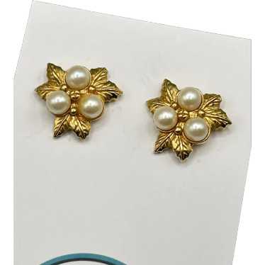 Vintage Avon Gold Tone Leaf Stud Earrings With Fau