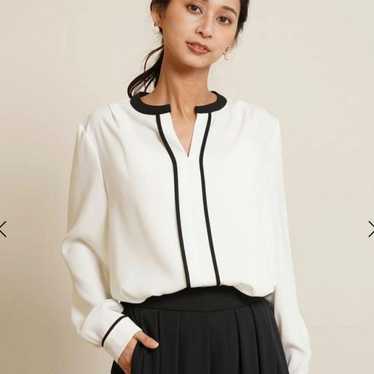 FENNEL Bicolor Key Neck Blouse