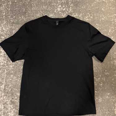 Men’s lululemon tee shirt size medium