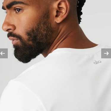 \"Alo Yoga\" Conquer Reform Crewneck Tee Tシャツ Conquer Reform Crewneck Short Sleeve - White | ALO