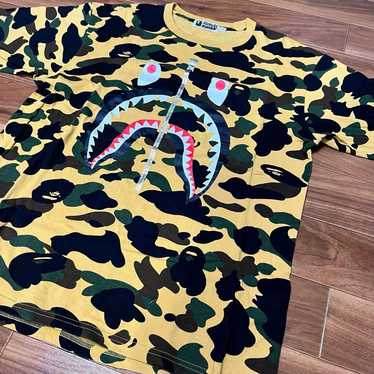 A BATHING APE A BATHING APE
SHARK