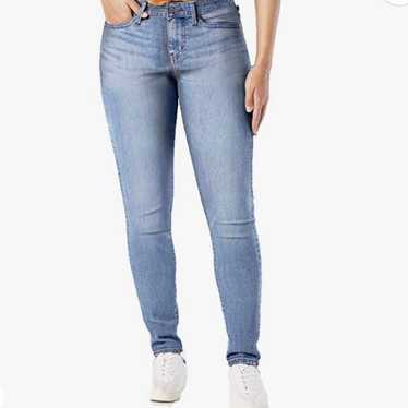 Women’s Signature by Levi’s Strauss & Co Silm Jean