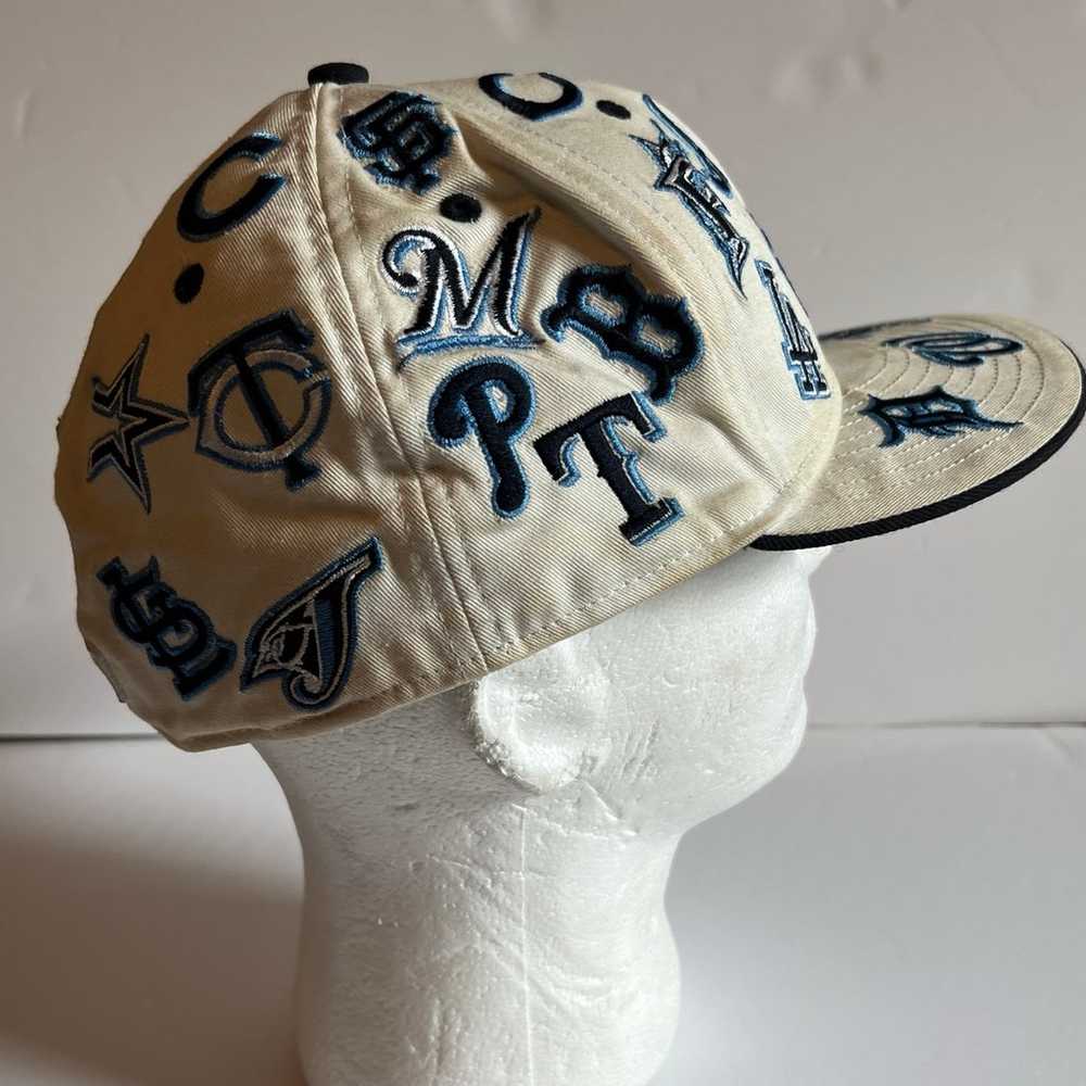 Vintage 59Fifty NEW ERA Official MLB Embroidered Logo