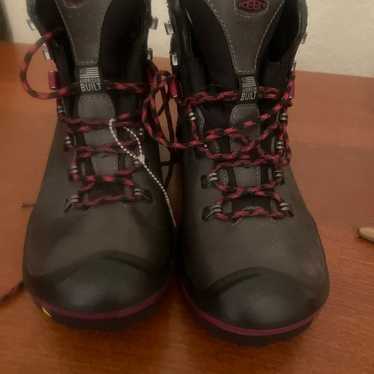 Keen women’s Hiking Boots