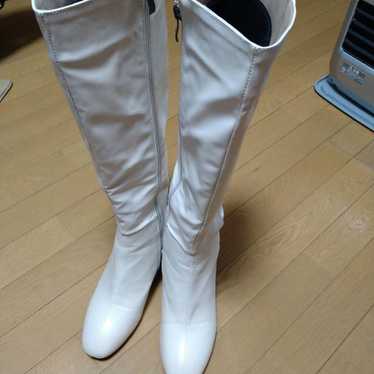 Beige long boots, size 27 cm, for women.