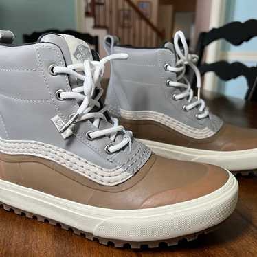 Vans Standard Mid MTE Winter Boot - Women's Size 9