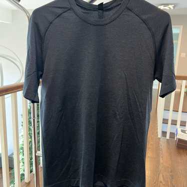 Men’s Lululemon short sleeve