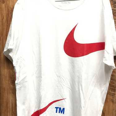 NIKE Swoosh T-shirt