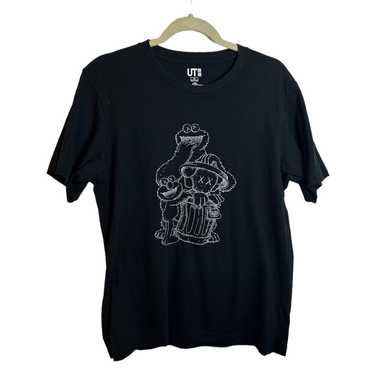 UNIQLO X KAWS SESAME STREET MENS TEE