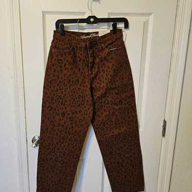 Universal Thread Vintage Straight Leopard Print Je