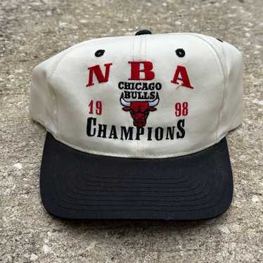 Chicago Bulls Vintage NBA Champions Snapback Hat A