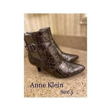 Anne Klein size 5 womens alligator skin booties