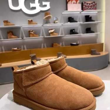 Size 7 -UGG